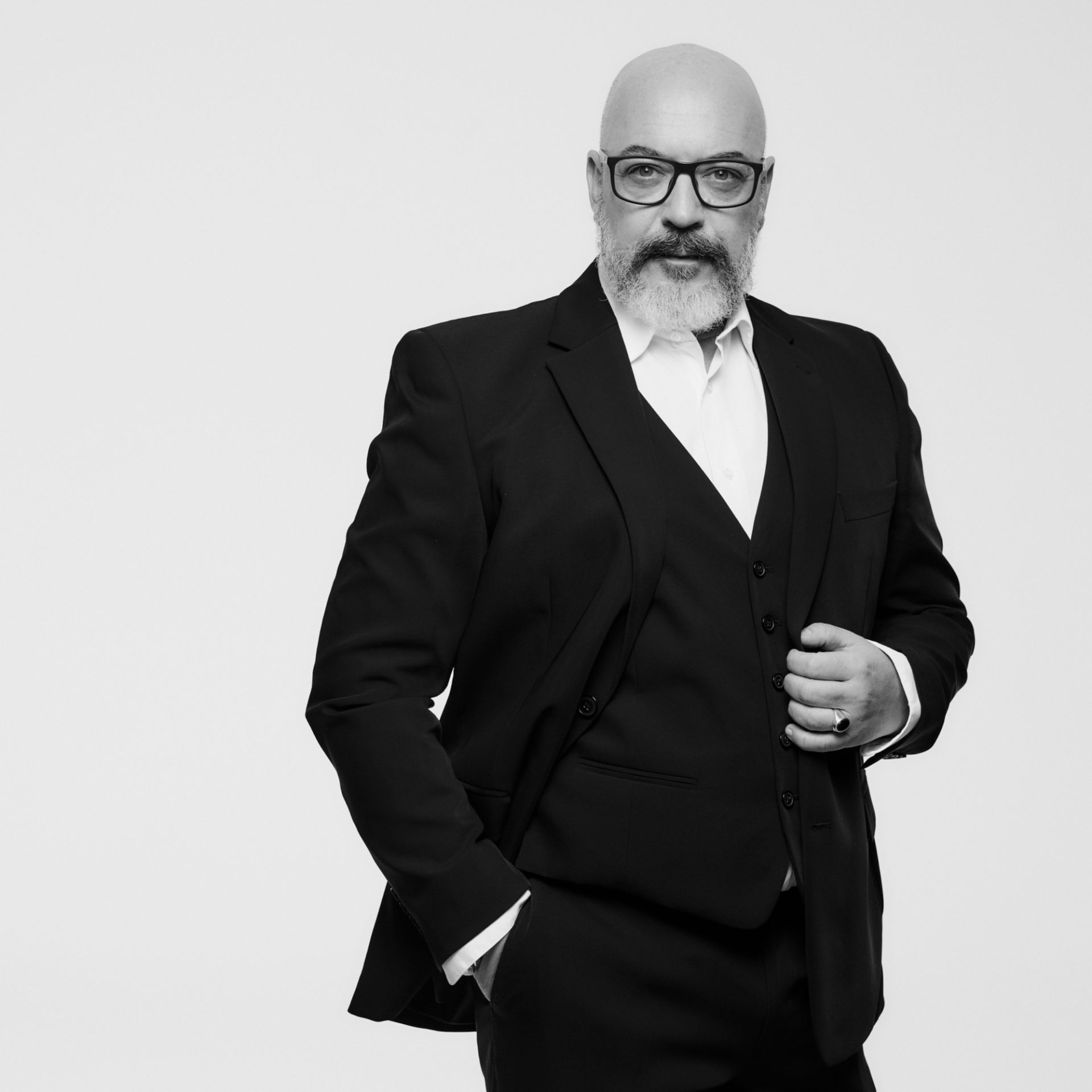 Adel Adron &mdash; Cofundador y Director de Operaciones de Home Apo